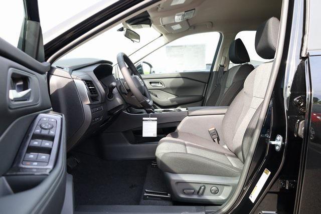 Photo of 2025 Super Black Nissan Rogue