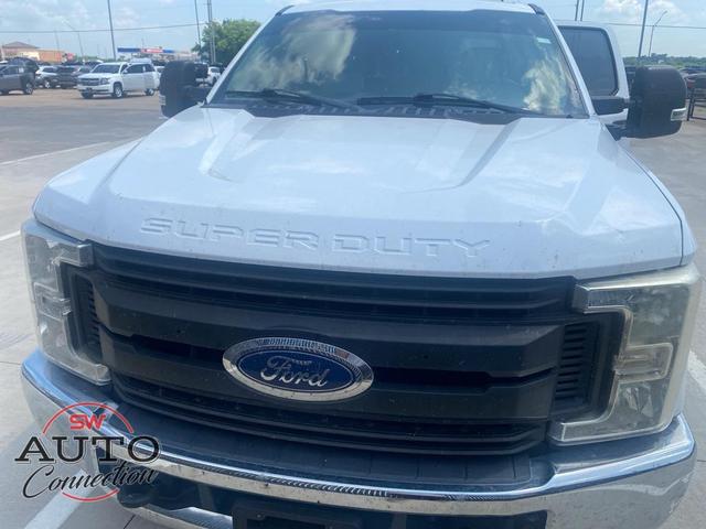 Photo of 2019 Oxford White Ford F-250
