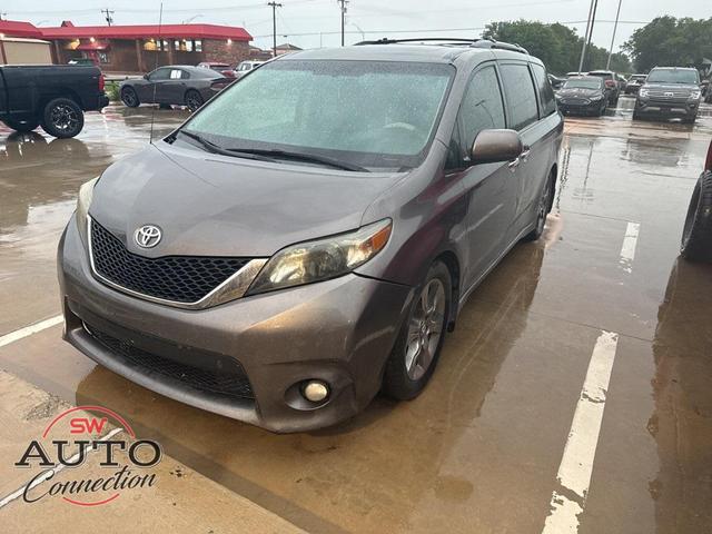 Photo of 2013 Gray Toyota Sienna