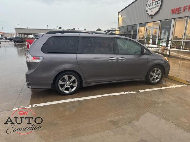 Photo of 2013 Gray Toyota Sienna