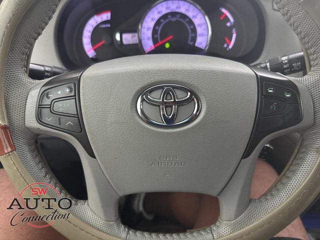 Photo of 2013 Gray Toyota Sienna