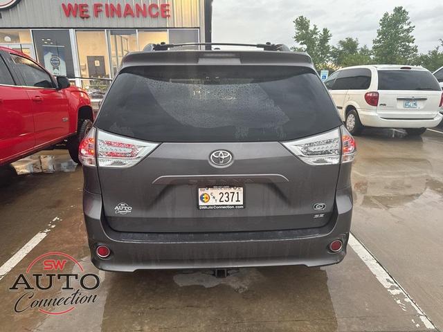 Photo of 2013 Gray Toyota Sienna