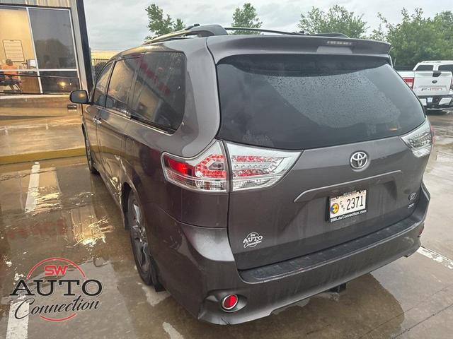 Photo of 2013 Gray Toyota Sienna