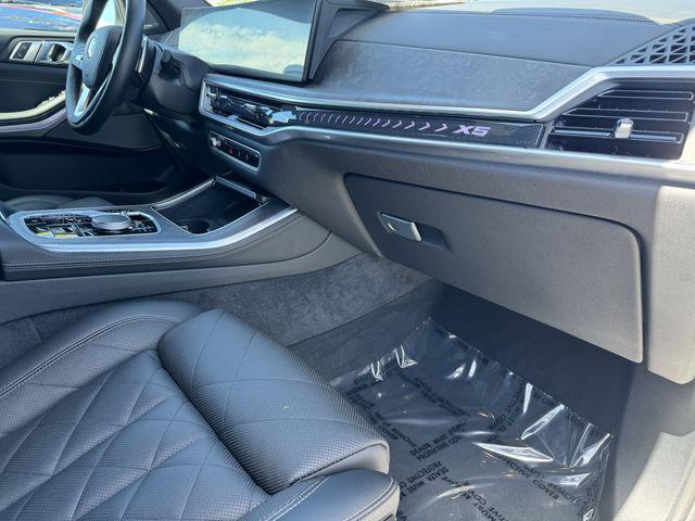 Photo of 2024 Mineral White Metallic BMW X5