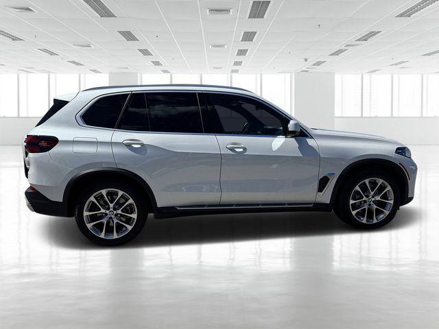Photo of 2024 Mineral White Metallic BMW X5