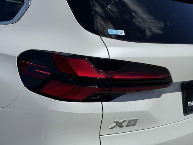 Photo of 2024 Mineral White Metallic BMW X5