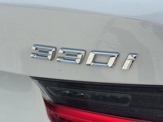 Photo of 2023 Mineral White Metallic BMW 330
