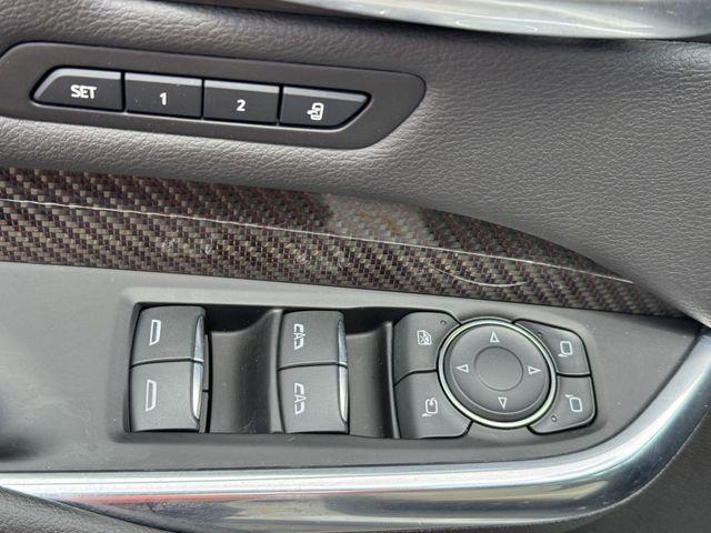 Photo of 2019 Crystal White Tricoat Cadillac XT4