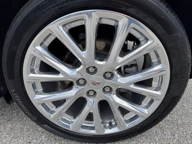 Photo of 2019 Crystal White Tricoat Cadillac XT4