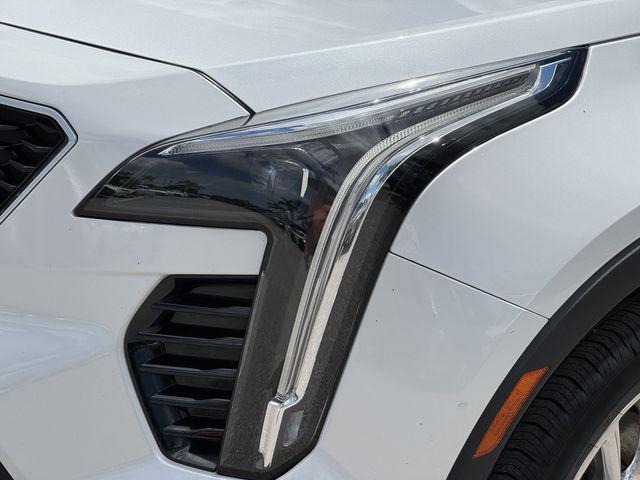 Photo of 2019 Crystal White Tricoat Cadillac XT4