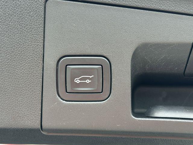 Photo of 2019 Crystal White Tricoat Cadillac XT4