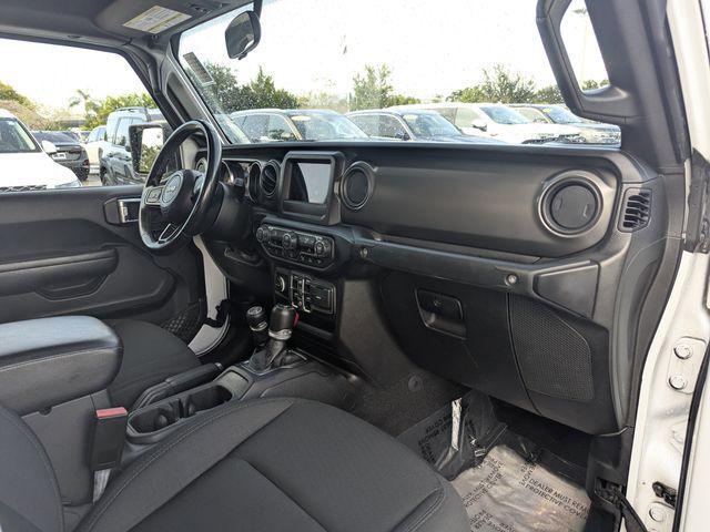 Photo of 2022 Bright White Clearcoat Jeep Gladiator