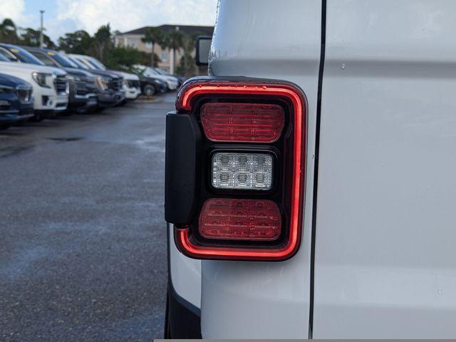 Photo of 2022 Bright White Clearcoat Jeep Gladiator