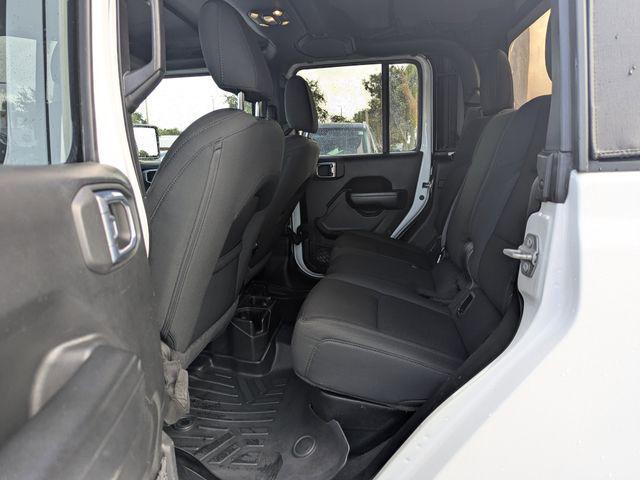 Photo of 2022 Bright White Clearcoat Jeep Gladiator