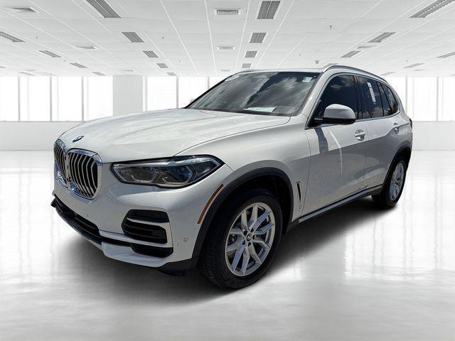 Photo of 2022 Alpine White BMW X5