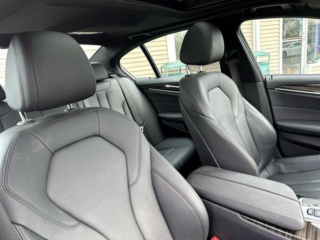 Photo of 2019 Black BMW 530e