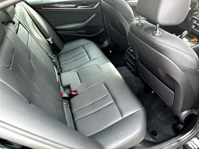 Photo of 2019 Black BMW 530e