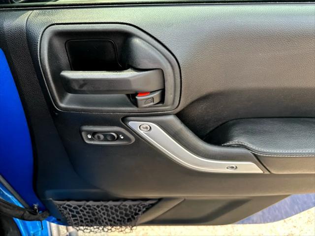 Photo of 2016 Blue Jeep Wrangler Unlimited