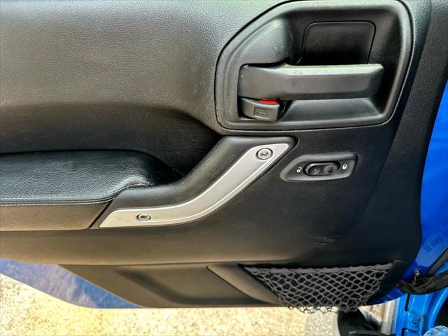 Photo of 2016 Blue Jeep Wrangler Unlimited