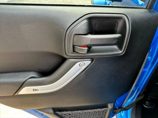 Photo of 2016 Blue Jeep Wrangler Unlimited