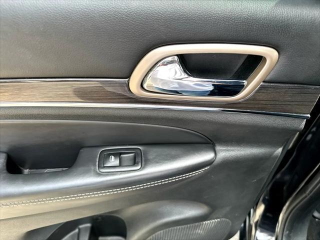 Photo of 2015 Black Jeep Grand Cherokee