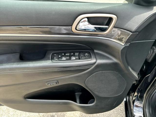 Photo of 2015 Black Jeep Grand Cherokee