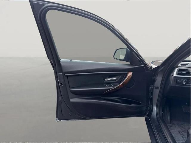 Photo of 2016 Mineral Gray Metallic BMW 320