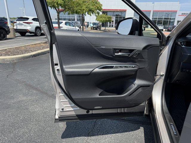 Photo of 2024 Gray Toyota Venza