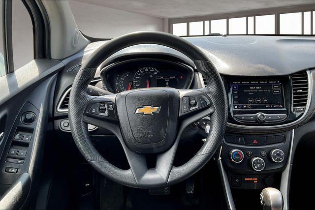 Photo of 2022 Silver Ice Metallic Chevrolet Trax