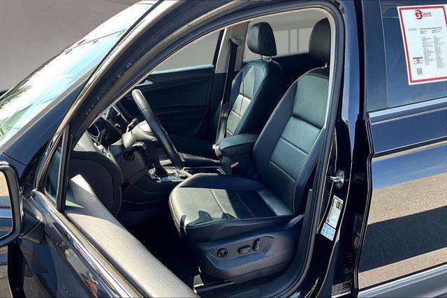 Photo of 2021 Deep Black Pearl Volkswagen Tiguan