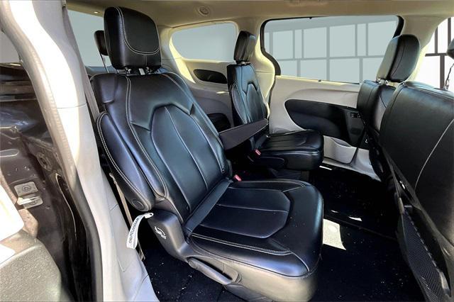 Photo of 2023 Granite Crystal Metallic Clearcoat Chrysler Pacifica
