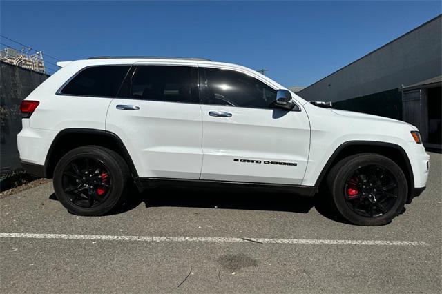 Photo of 2018 Bright White Clearcoat Jeep Grand Cherokee
