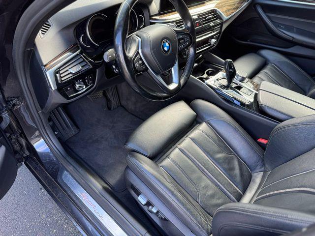 Photo of 2018 Dark Graphite BMW 540