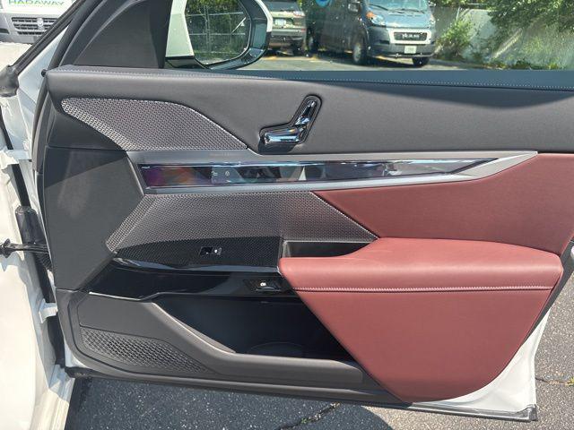 Photo of 2025 Mineral White Metallic BMW 740