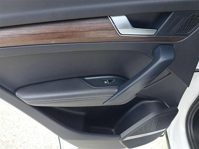 Photo of 2023 Ibis White Audi Q5