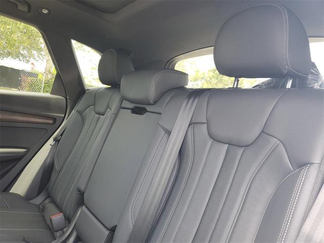 Photo of 2025 Glacier White Metallic Audi Q5
