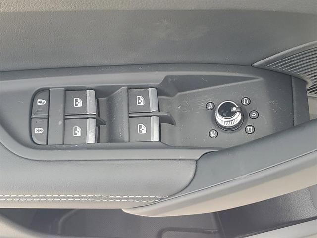 Photo of 2025 Glacier White Metallic Audi Q5