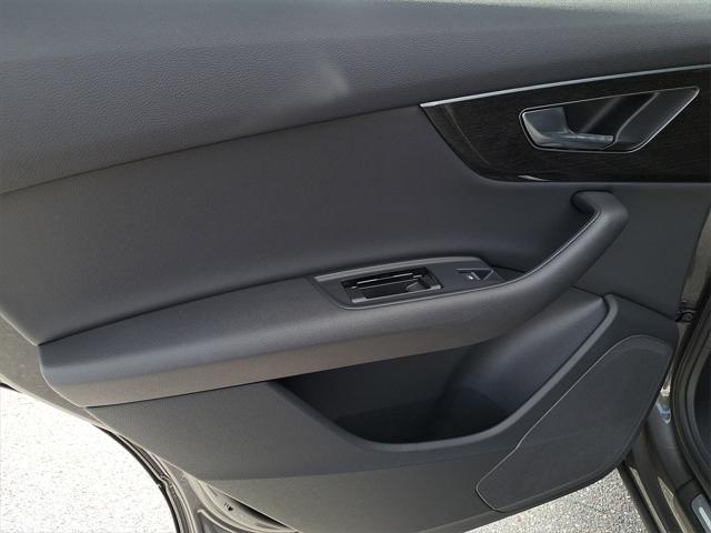 Photo of 2025 Samurai Gray Metallic Audi Q7