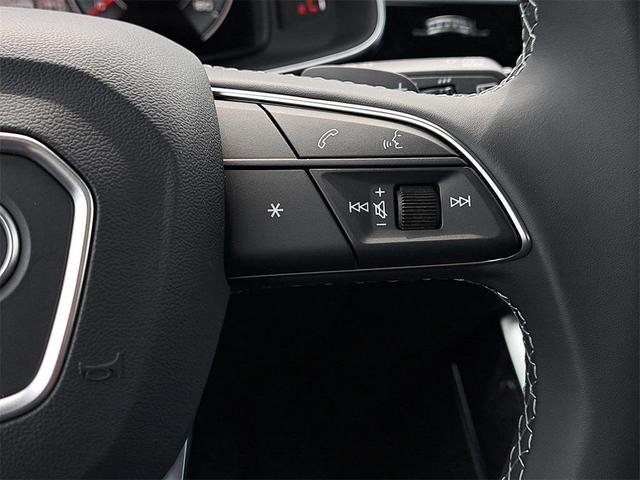 Photo of 2025 Glacier White Metallic Audi Q8