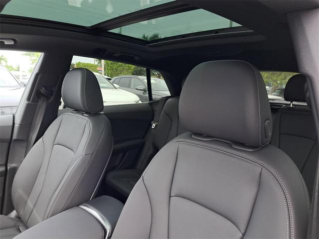 Photo of 2025 Glacier White Metallic Audi Q8