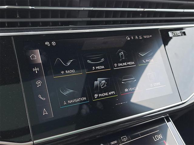 Photo of 2025 Glacier White Metallic Audi Q8