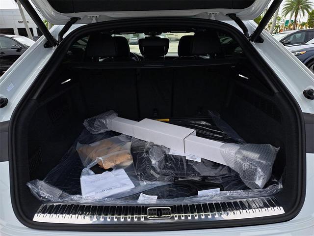 Photo of 2025 Glacier White Metallic Audi Q8