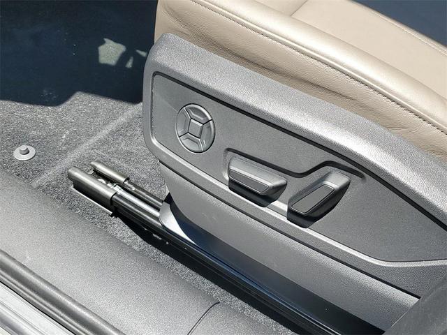 Photo of 2025 Glacier White Metallic Audi Q5 Sportback