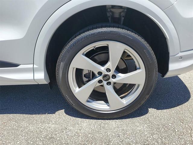 Photo of 2025 Glacier White Metallic Audi Q5 Sportback