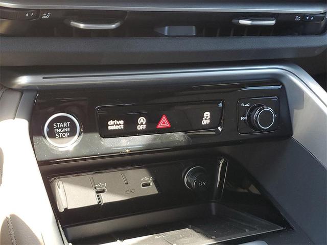 Photo of 2025 Glacier White Metallic Audi Q5 Sportback