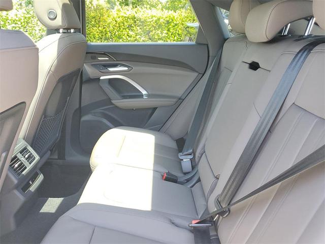 Photo of 2025 Glacier White Metallic Audi Q5 Sportback