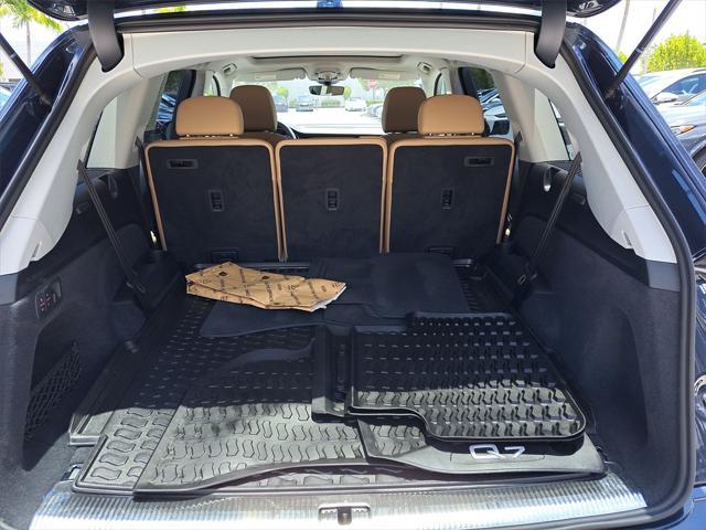 Photo of 2025 Waitomo Blue Metallic Audi Q7