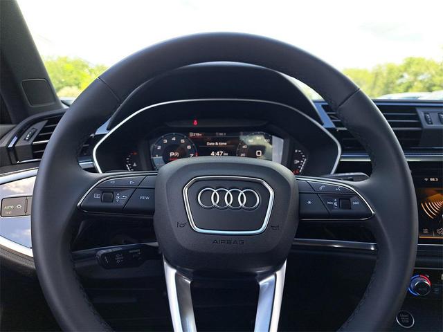 Photo of 2025 Navarra Blue Metallic Audi Q3