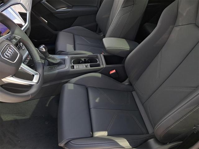 Photo of 2025 Navarra Blue Metallic Audi Q3