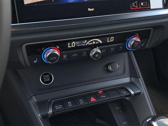 Photo of 2025 Navarra Blue Metallic Audi Q3